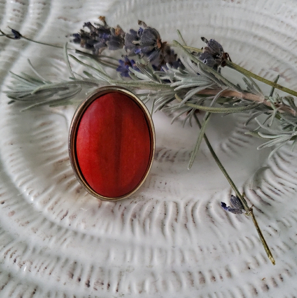 Vintage - Red wood gold ring (costume)